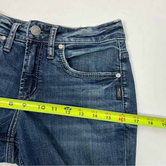 Silver Women’s Blue Jeans Sz 26 (1/2) Boyfriend Medium Wash Distressed Pockets - Picture 9 of 13